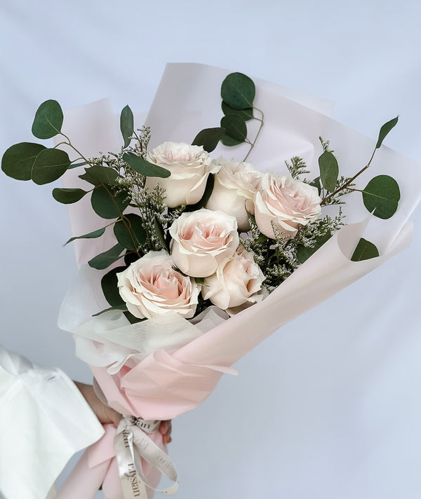 6 roses in color champagner big head wrapped delicately in soft pink premium paper