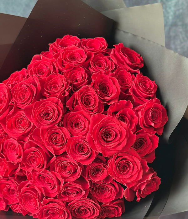 Bouquet of 50 Ecuadorian Roses – Buchón Style