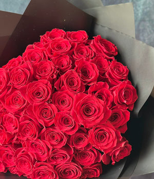 Bouquet of 50 Ecuadorian Roses – Buchón Style