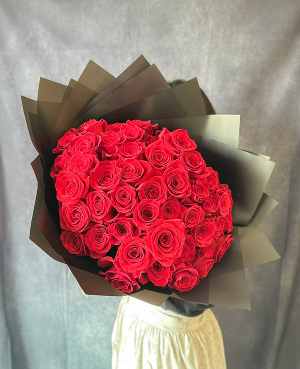 Bouquet of 50 Ecuadorian Roses – Buchón Style