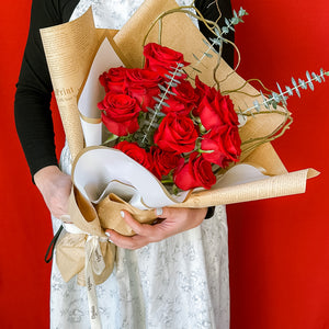beautiful wrapped 12 freedom roses with eucalyptus and curly willow